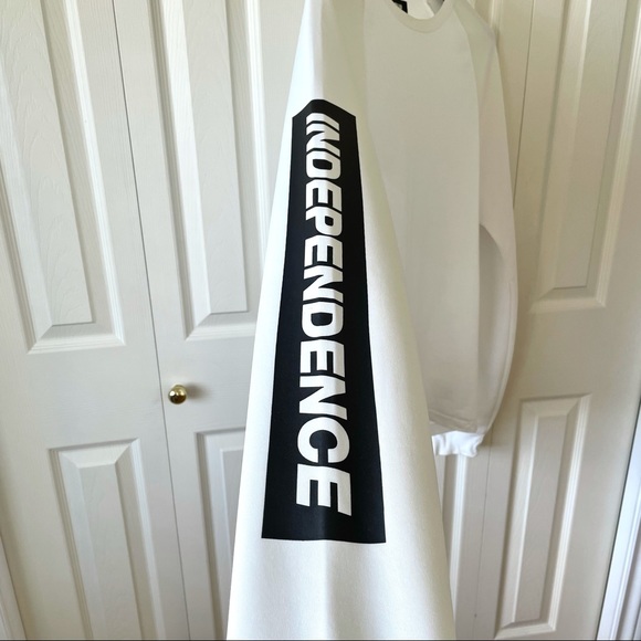 3/$30 Izzue HK Unisex Long White Tee - Picture 6 of 9